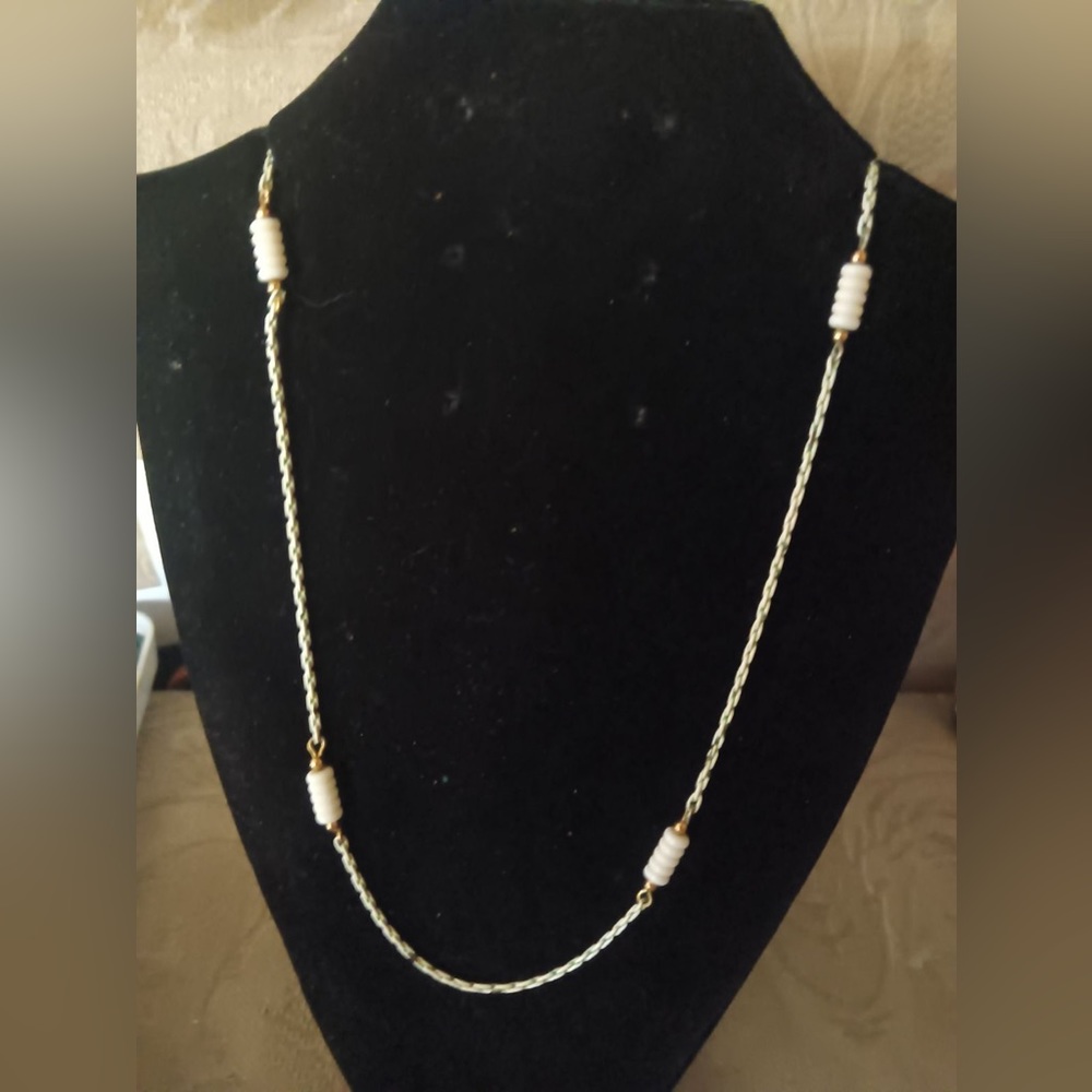 Money white gold necklace